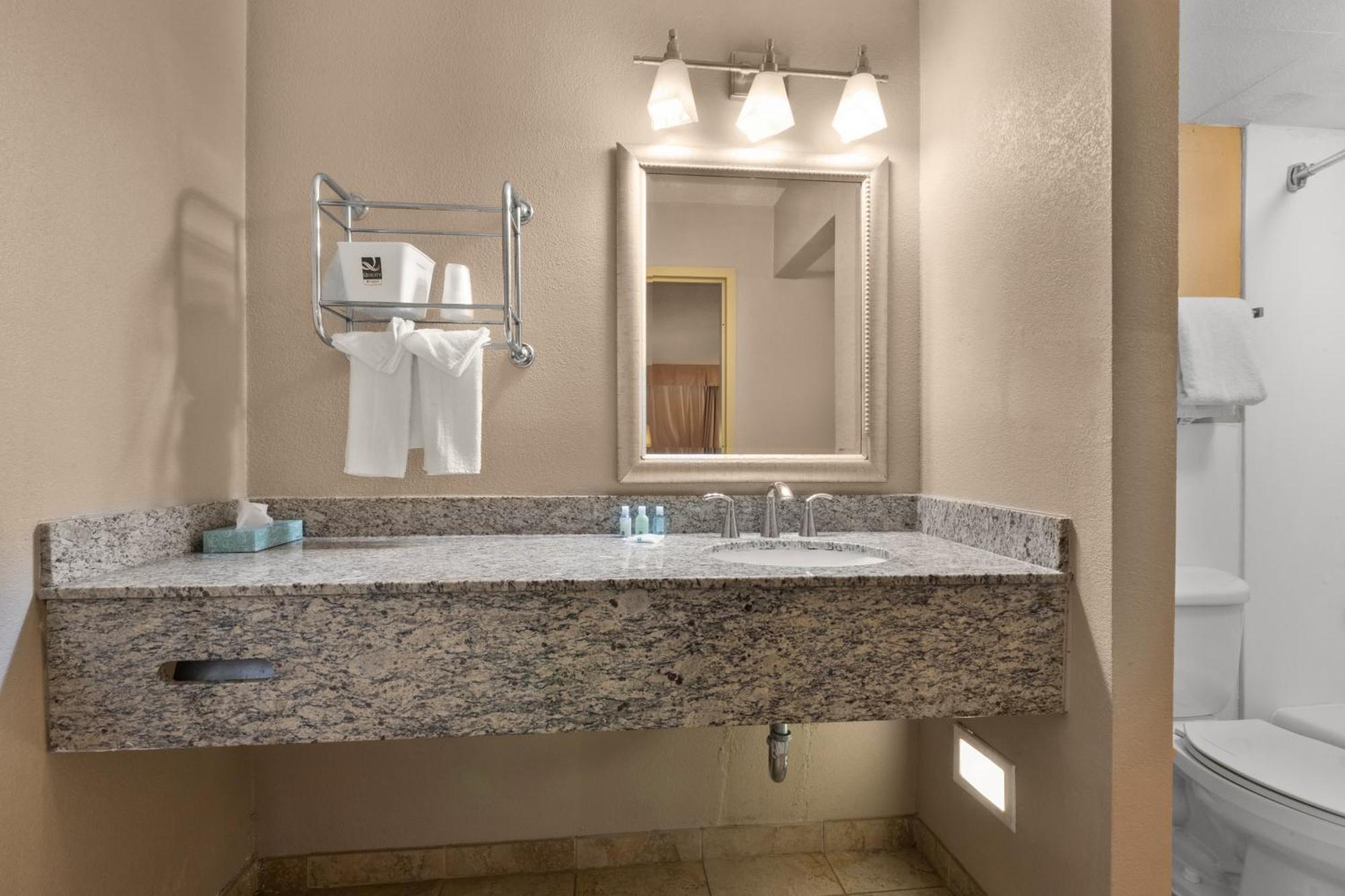 Quality Inn Wayne - Fairfield Area מראה חיצוני תמונה